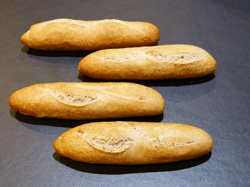 Deux demi-baguettes artisanales sans gluten, à la croûte dorée, Mon Sans Gluten by Angélique