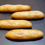 Deux demi-baguettes artisanales sans gluten, à la croûte dorée, Mon Sans Gluten by Angélique