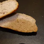 Deux demi-baguettes artisanales sans gluten